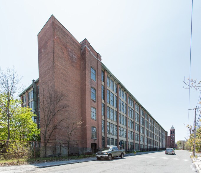 More Photos Of 75 Green St, Clinton Distribution For Sale