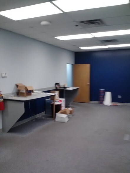 More Photos Of 35 Monhegan St, Clifton Warehouse For Lease