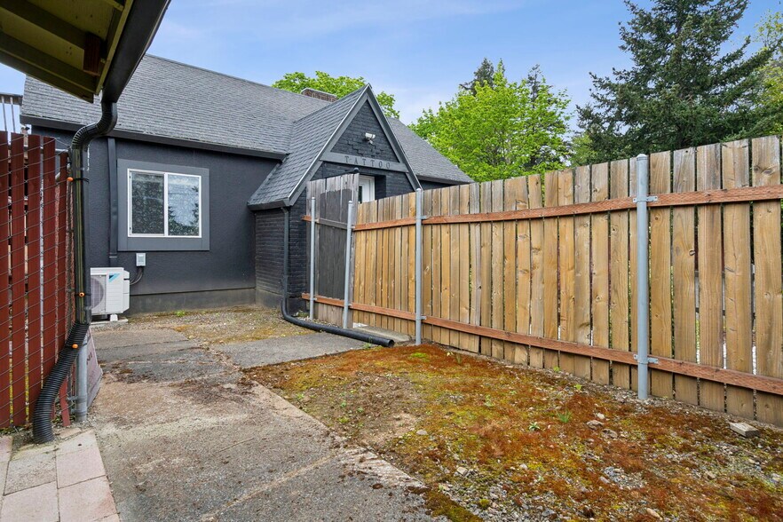 More Photos Of 17641 SE Stark St, Portland Storefront Retail Office For Sale