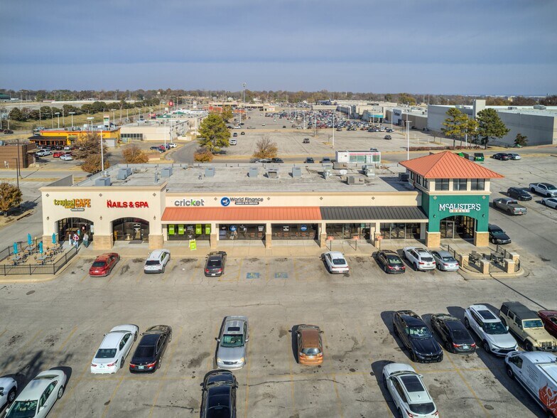 More Photos Of 5103 E 21st St, Tulsa General Retail For Lease