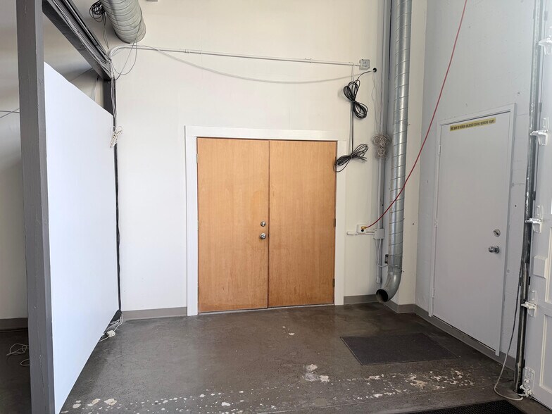 More Photos Of 1415 SE 8th Ave, Portland Warehouse For Lease