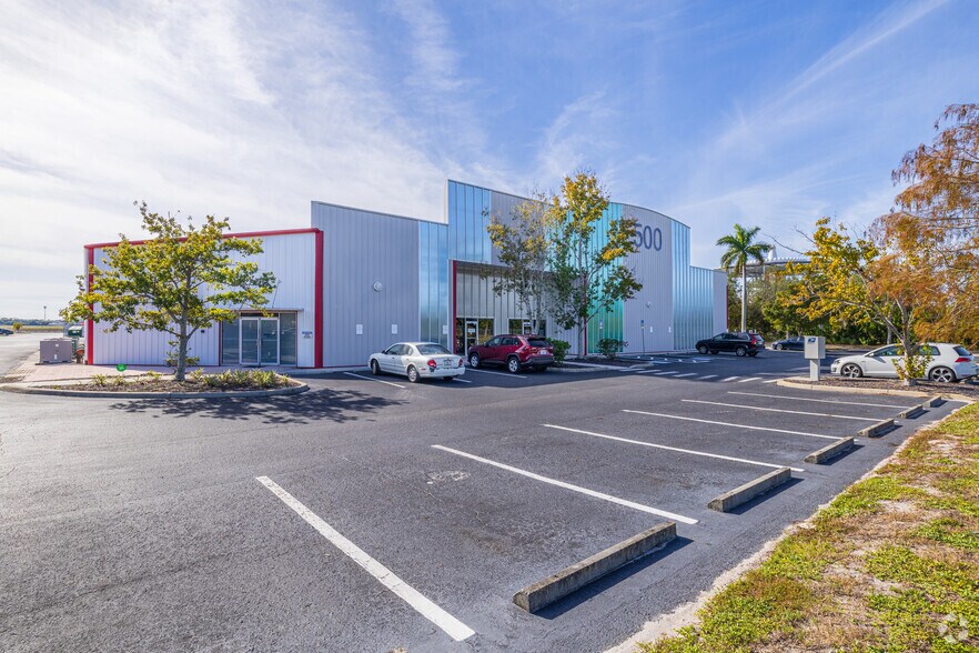 More Photos Of 600 Tallevast Rd, Sarasota Light Manufacturing For Lease