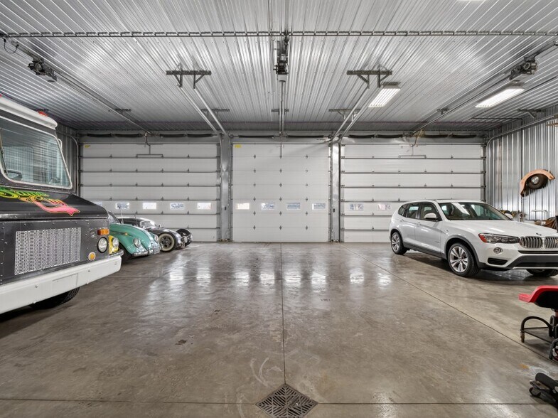 More Photos Of 15306 Covington Rd, Fort Wayne Flex For Sale