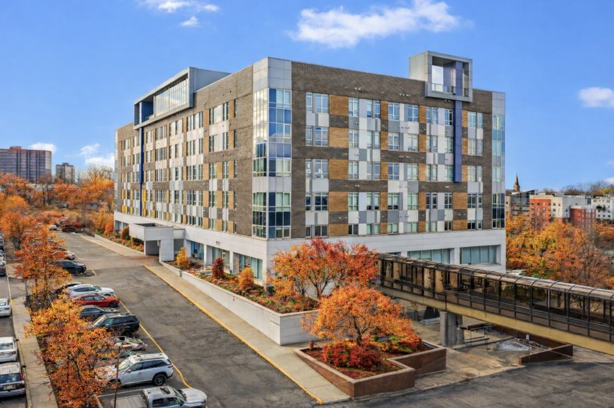 Primary Photo Of 1 Executive Dr, Fort Lee Apartments For Lease