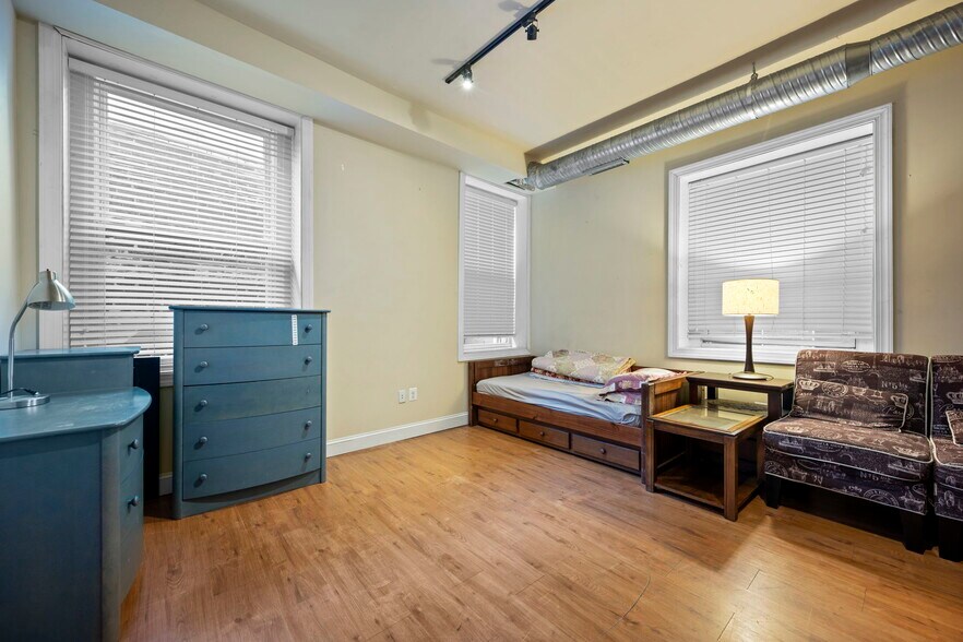 More Photos Of 338 N Charles St, Baltimore Storefront Retail Residential For Sale