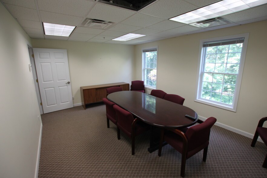 More Photos Of 206 Southbridge St, Auburn Office For Lease