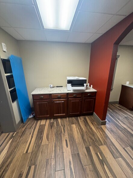 More Photos Of 1517 N Orange Blossom Trl, Orlando Office For Lease