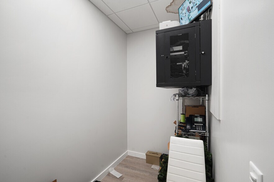 More Photos Of 550 Heights Blvd, Houston Freestanding For Lease