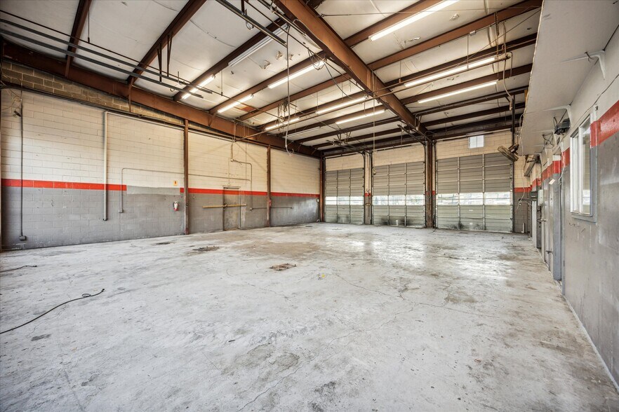More Photos Of 5528 N Lamar Blvd, Austin Auto Repair For Lease