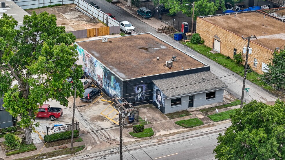 More Photos Of 914 W Commerce St, Dallas Showroom For Lease