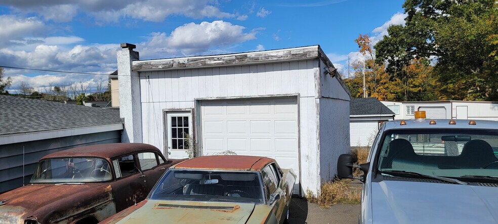 More Photos Of 25 Darling St, Southington Auto Repair For Sale