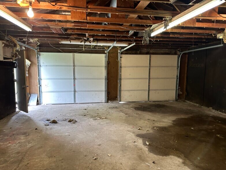 More Photos Of 907 N Hemlock St, Le Roy Warehouse For Sale