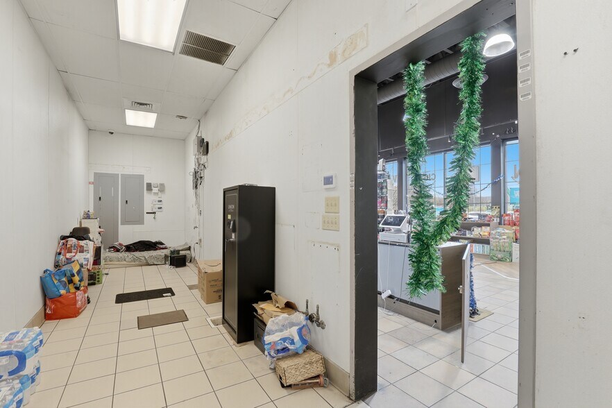 More Photos Of 613 Queen St, Southington Storefront For Sale