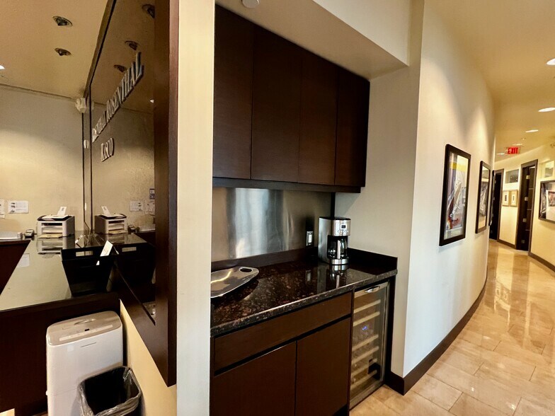 More Photos Of 20900 NE 30th Ave, Aventura Office Residential For Sale