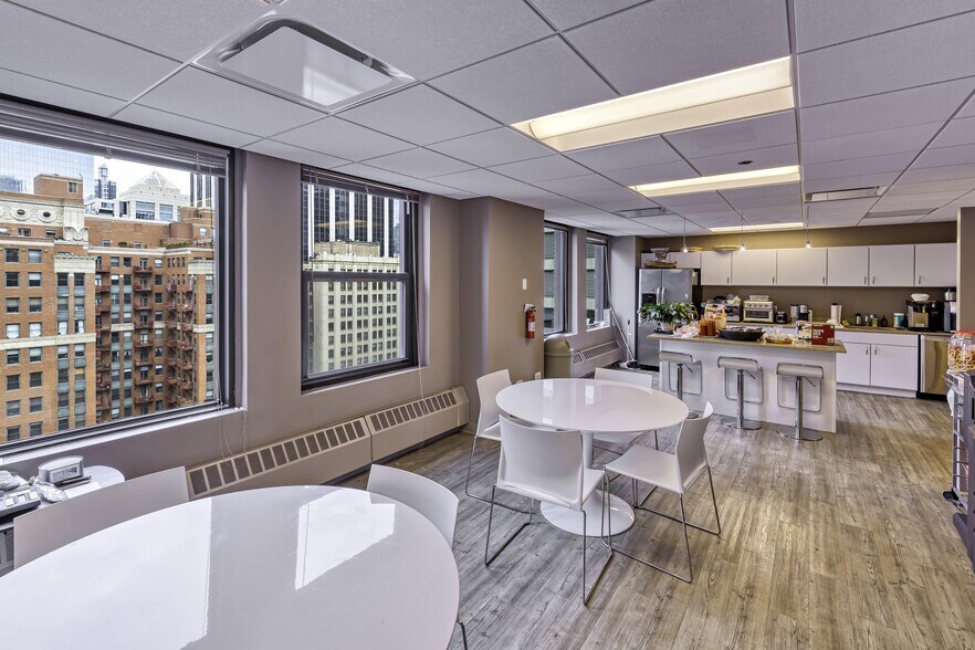 More Photos Of 100 N LaSalle St, Chicago Office For Lease