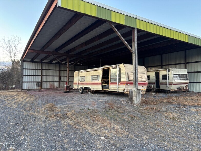 More Photos Of 2020 Chambersburg Rd, Gettysburg Warehouse For Lease