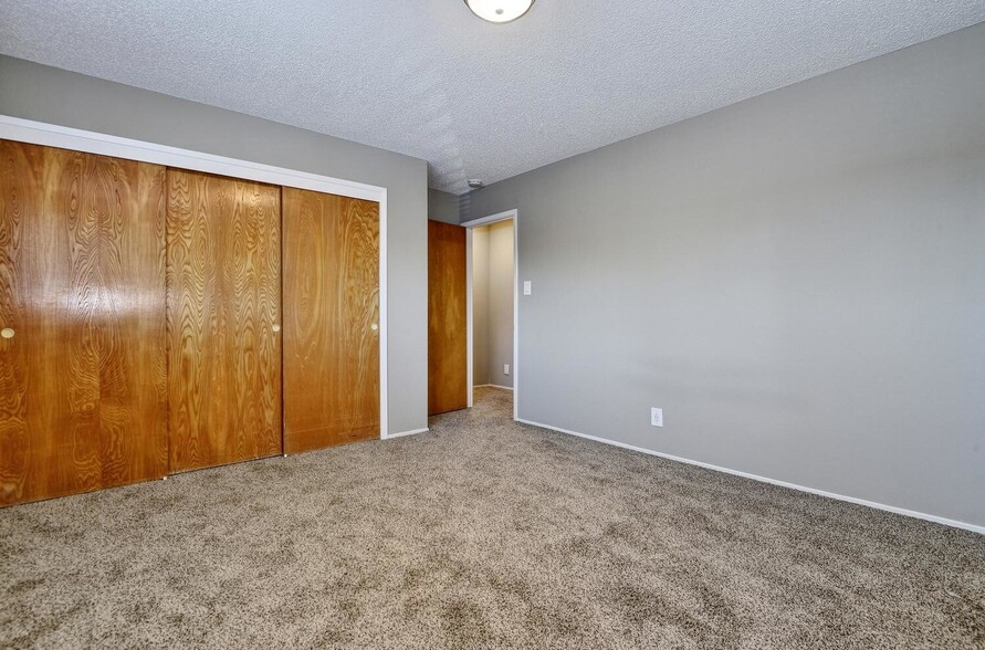 More Photos Of 2275 Grove Way, Castro Valley Apartments For Sale