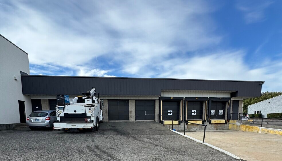 More Photos Of 590 Lordship Blvd, Stratford Warehouse For Sale