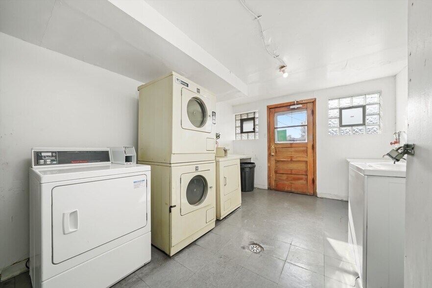 More Photos Of 1049 W Vermont Ave, Calumet Park Apartments For Sale
