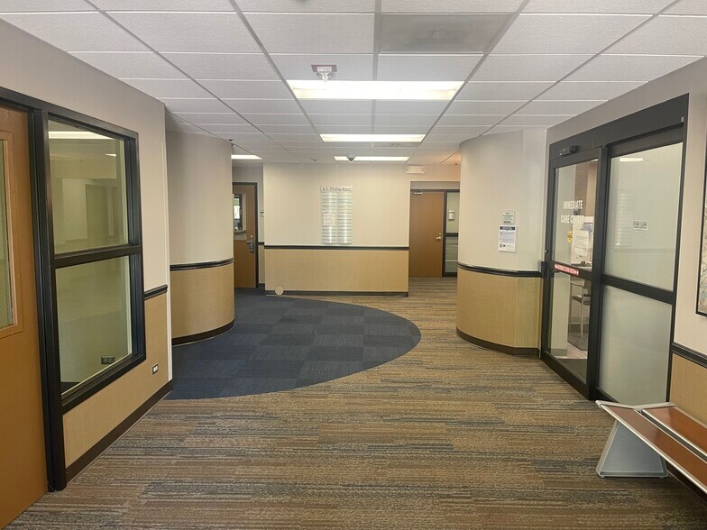 More Photos Of 6 E Phillip Rd, Vernon Hills Medical For Lease