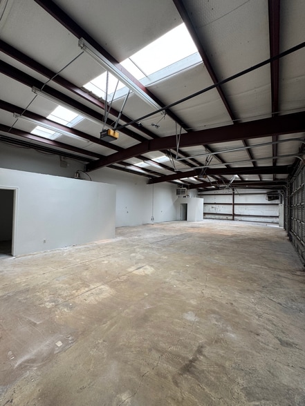 More Photos Of 200 S Fretz Ave, Edmond General Retail For Lease