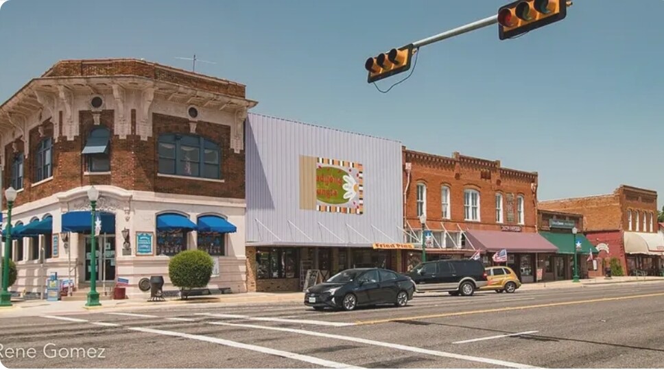 More Photos Of 102 S Johnson St, Mineola Freestanding For Lease