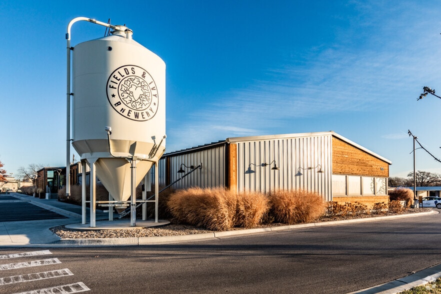 Primary Photo Of 706 E 23rd St, Lawrence Restaurant For Sale