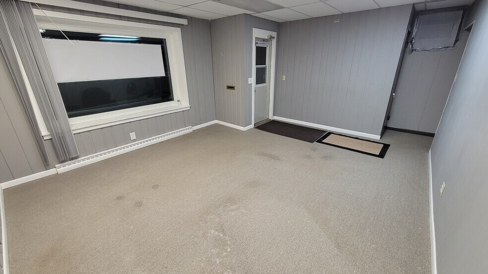 More Photos Of 408 4th St, Centuria Storefront For Lease