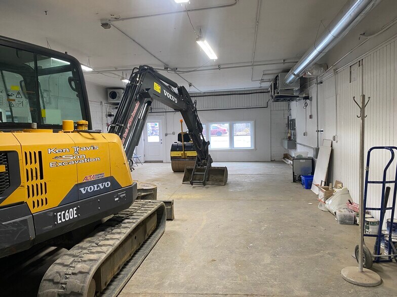 More Photos Of 137 Overlook Rd, Poughkeepsie Warehouse For Lease