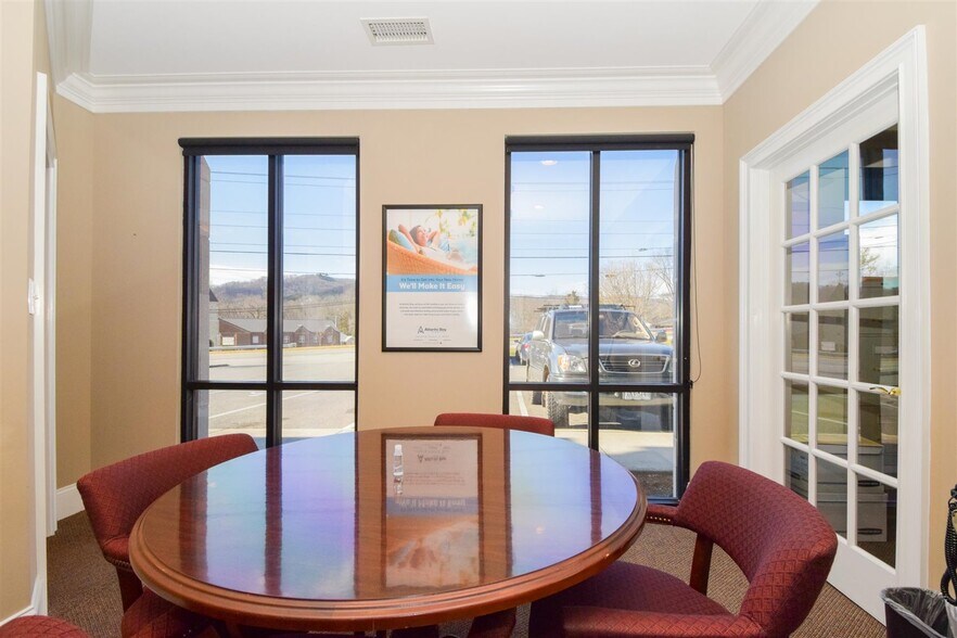 More Photos Of 2350 Electric Rd, Roanoke Medical For Lease