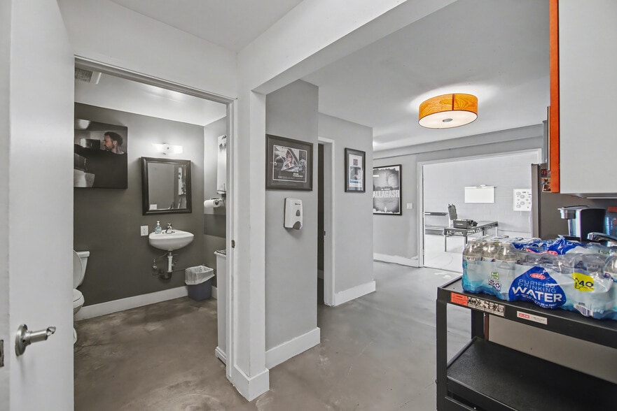 More Photos Of 13428 Beach Ave, Marina Del Rey Warehouse For Lease