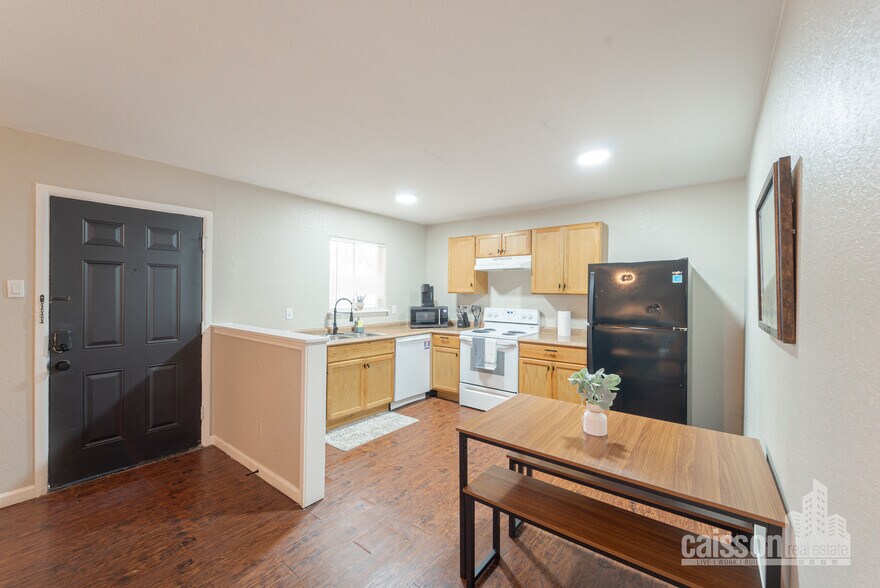 More Photos Of 327 E Locust St, San Antonio Apartments For Sale