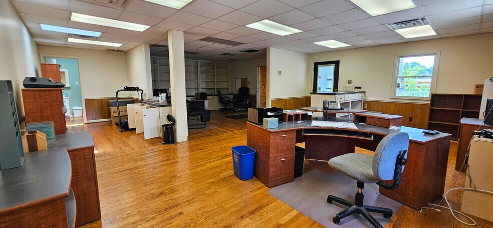 More Photos Of 2412 Marsh St, Lynchburg Showroom For Sale