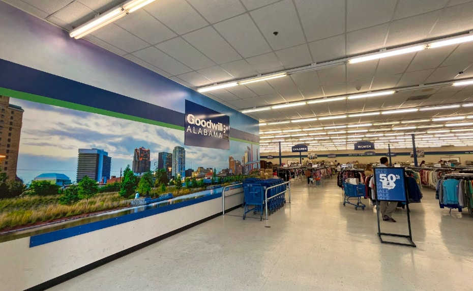 More Photos Of 8920 Memorial Pky, Huntsville General Retail For Sale