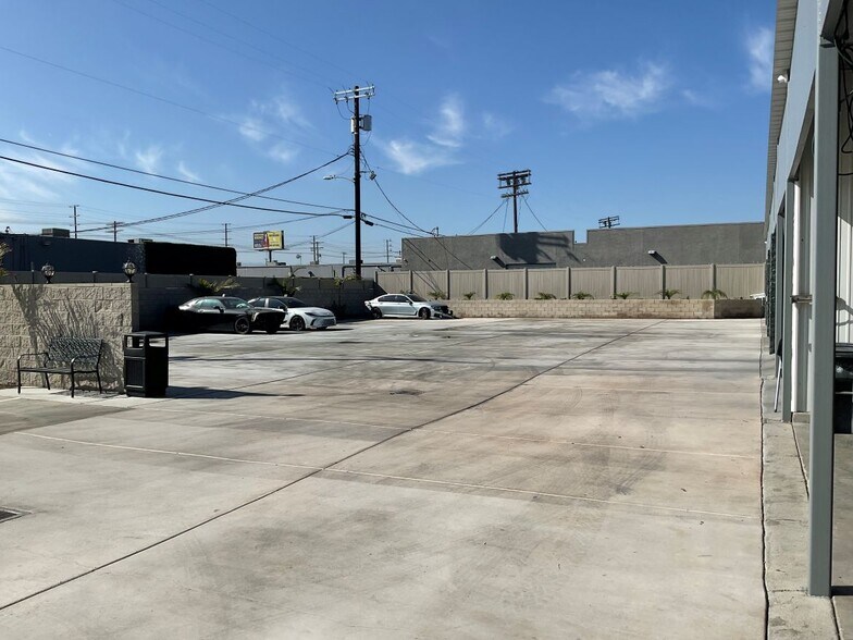 More Photos Of 14723 Aetna St, Van Nuys Auto Repair For Sale