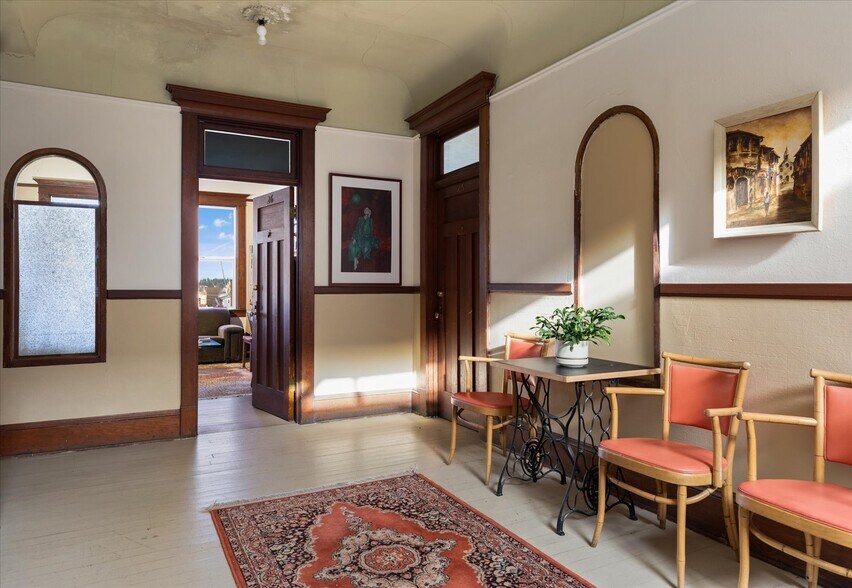 More Photos Of 619 Commercial Ave, Anacortes Storefront Retail Office For Sale