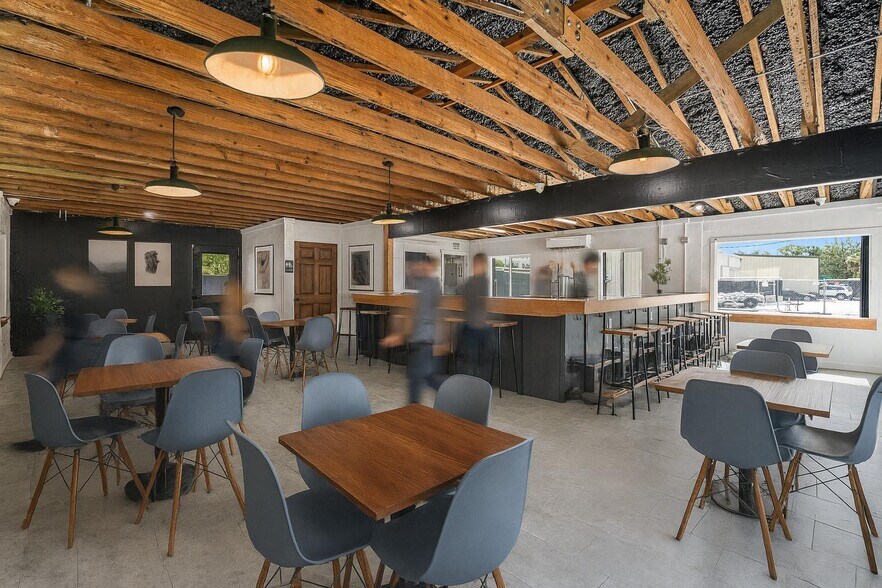 More Photos Of 209 Palmetto Ave, Longwood Restaurant For Lease