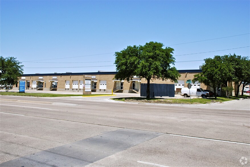 More Photos Of 3511-3539 Irving Blvd, Dallas Light Distribution For Lease