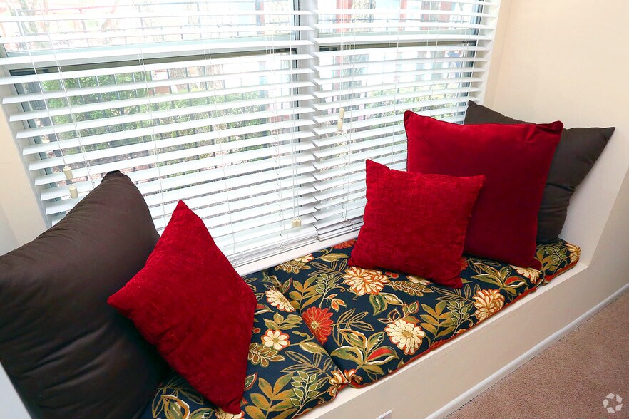 More Photos Of 3001 Reflections Way, Virginia Beach Apartments For Sale