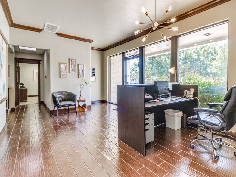 More Photos Of 2425 Wilcox Dr, Norman Office For Sale
