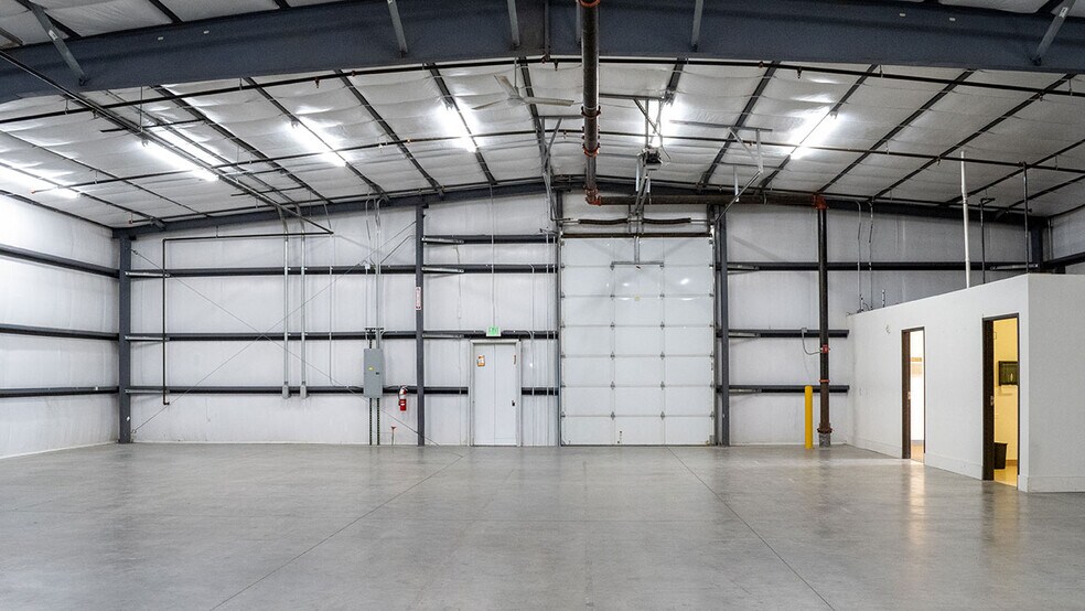 More Photos Of 14215 Mead St, Longmont Warehouse For Lease