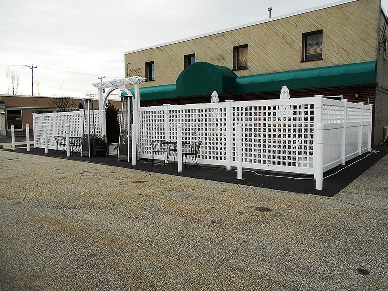 More Photos Of 180 Amity Rd, Woodbridge Freestanding For Lease