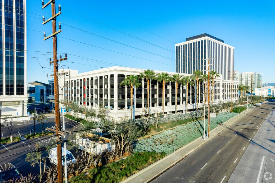 Primary Photo Of 4644 Admiralty Way, Marina Del Rey Parking Garage For Lease