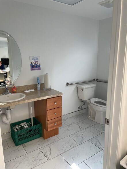 More Photos Of 615 Main St, Toms River Office For Sale