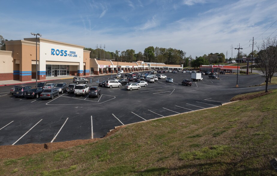 More Photos Of 3157-3197 Elm St NE, Covington General Retail For Lease