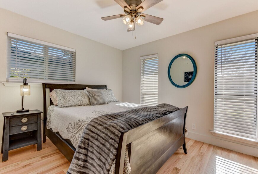 More Photos Of 7002 Whispering Oaks Dr, Austin Specialty For Sale
