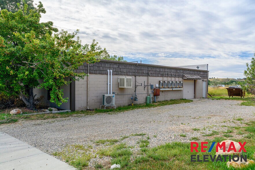 More Photos Of 915 W Fetterman St, Buffalo Office For Sale