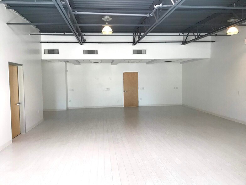 More Photos Of 15288 W Brookside Ln, Surprise Office For Lease