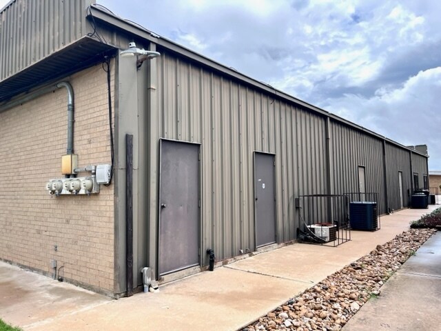 More Photos Of 3512 Avenue I, Rosenberg Office For Lease