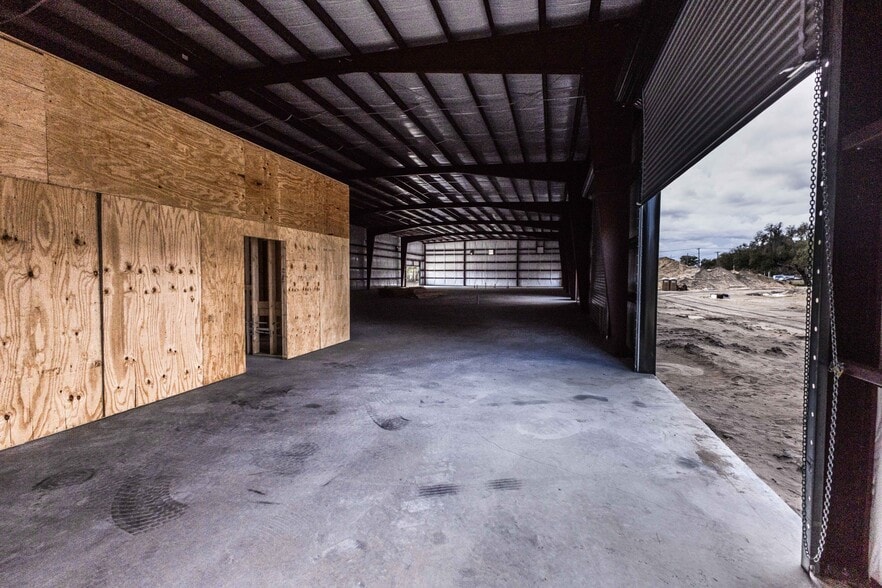 More Photos Of 3023 E C 48, Center Hill Warehouse For Lease